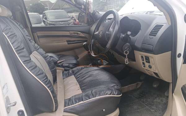 TOYOTA  FORTUNER  G 2.5