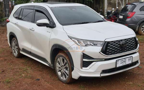 TOYOTA INNOVA ZENIX Q