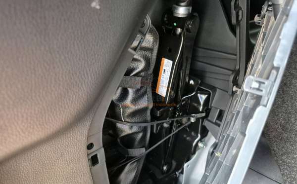 TOYOTA INNOVA ZENIX Q