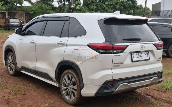 TOYOTA INNOVA ZENIX Q