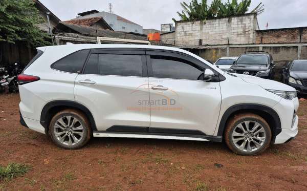 TOYOTA INNOVA ZENIX Q