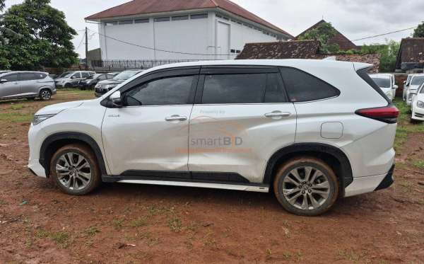 TOYOTA INNOVA ZENIX Q