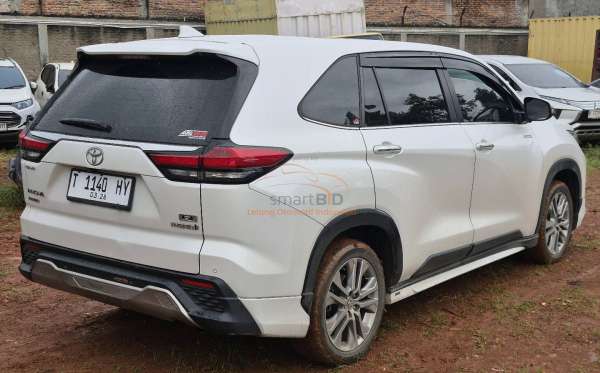 TOYOTA INNOVA ZENIX Q