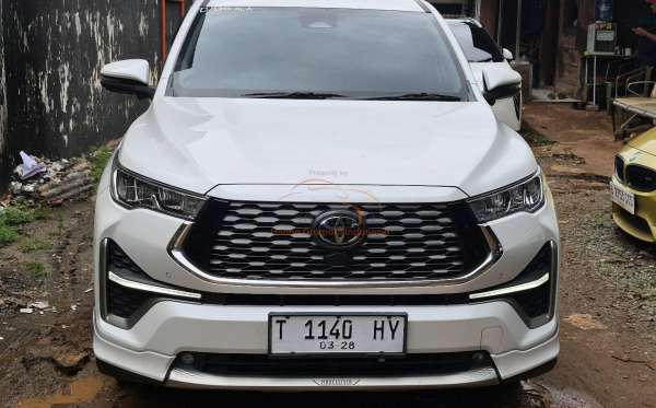 TOYOTA INNOVA ZENIX Q