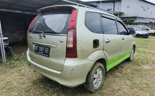 TOYOTA  AVANZA