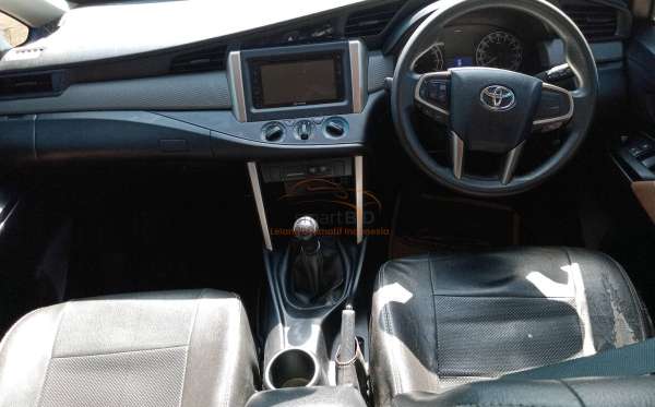 TOYOTA INNOVA G