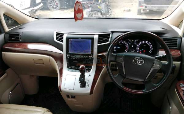 TOYOTA VELLFIRE V