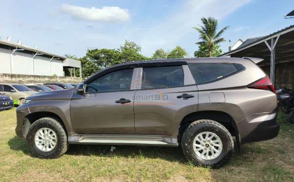 MITSUBISHI PAJERO SPORT 2.5L GLX (4X4)