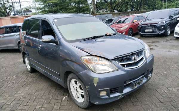 TOYOTA AVANZA