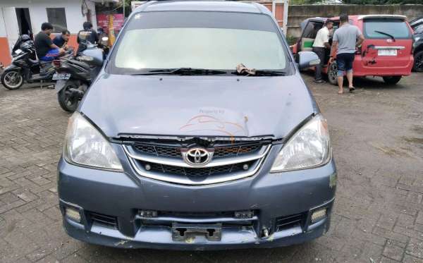 TOYOTA AVANZA