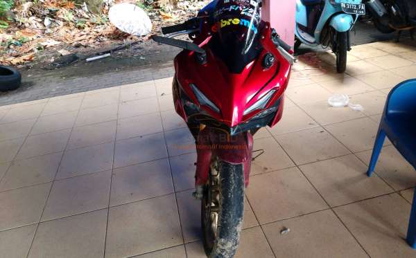 HONDA CBR 150 R