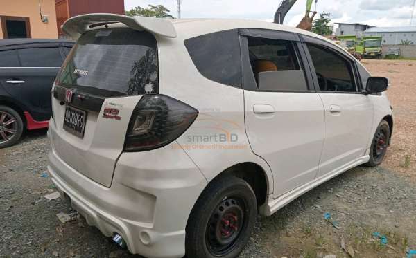 HONDA JAZZ GE8 1.5 E