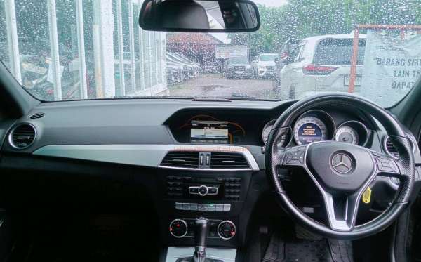 MERCEDES BENZ C 200 CGI