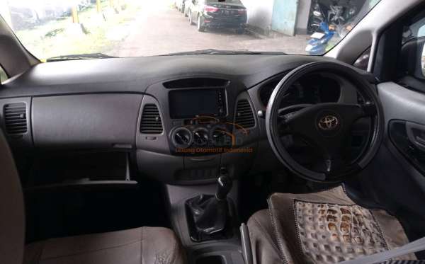 TOYOTA INNOVA