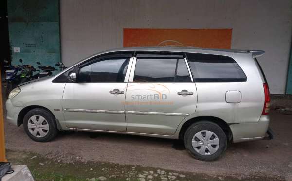 TOYOTA INNOVA
