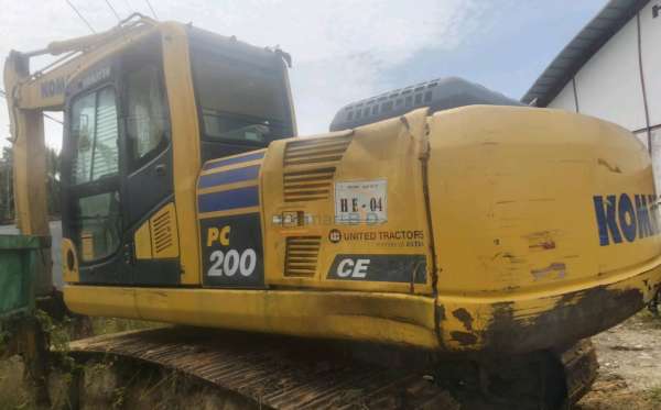 KOMATSU PC20010M0