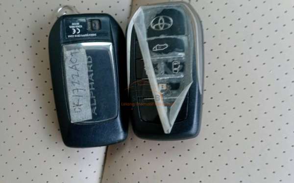 TOYOTA ALPHARD 2.5 G