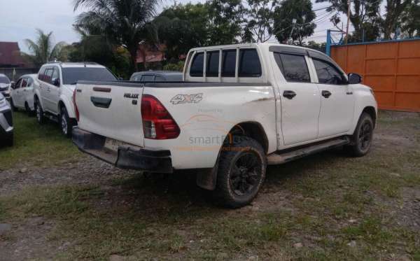 TOYOTA HILUX 2.4G DC 4X4