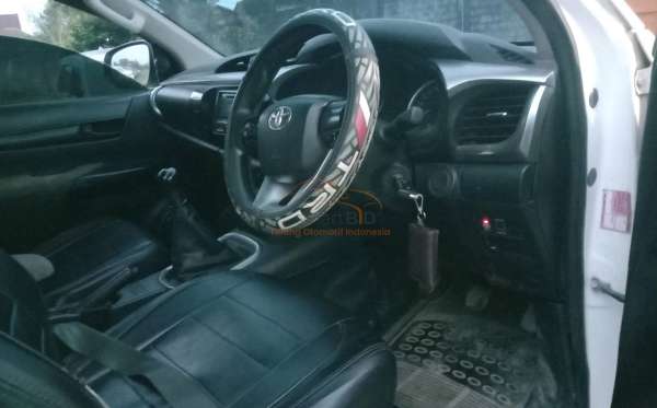 TOYOTA HILUX 2.4G DC 4X4