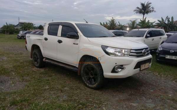 TOYOTA HILUX 2.4G DC 4X4