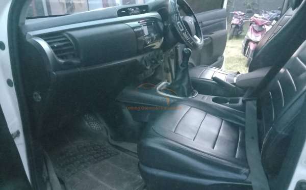 TOYOTA HILUX 2.4G DC 4X4