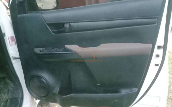 TOYOTA HILUX 2.4G DC 4X4