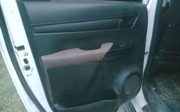 TOYOTA HILUX 2.4G DC 4X4