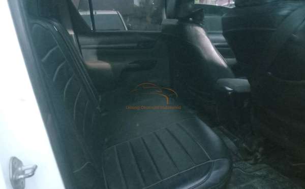 TOYOTA HILUX 2.4G DC 4X4