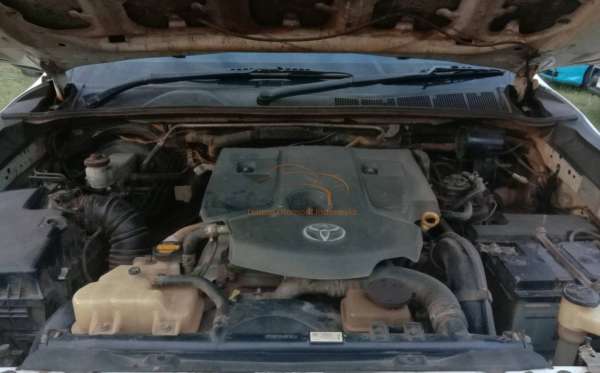 TOYOTA HILUX 2.4G DC 4X4