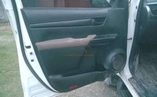 TOYOTA HILUX 2.4G DC 4X4