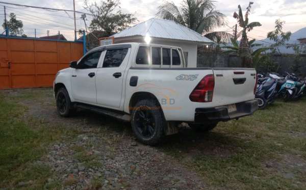 TOYOTA HILUX 2.4G DC 4X4