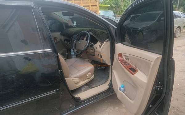 TOYOTA KIJANG INNOVA V