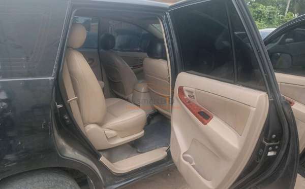 TOYOTA KIJANG INNOVA V