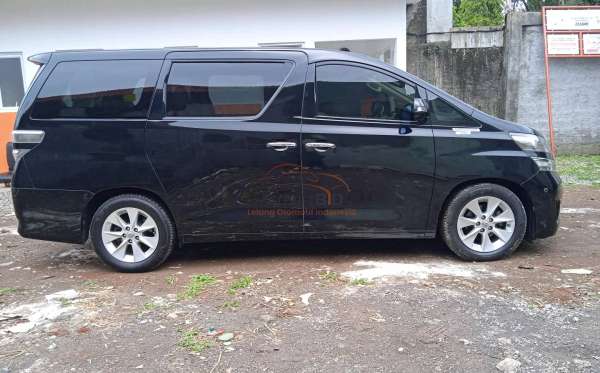 TOYOTA VELLFIRE 2.4