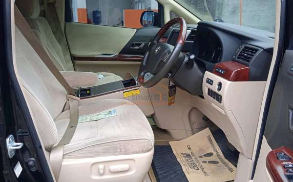 TOYOTA VELLFIRE 2.4