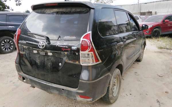 TOYOTA AVANZA
