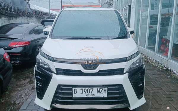 TOYOTA VOXY 2.0 AT