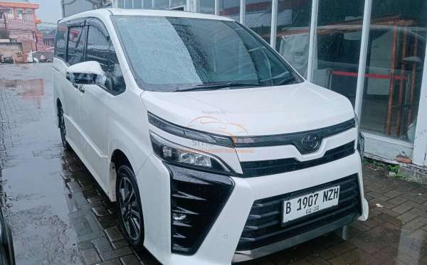 TOYOTA VOXY 2.0 AT