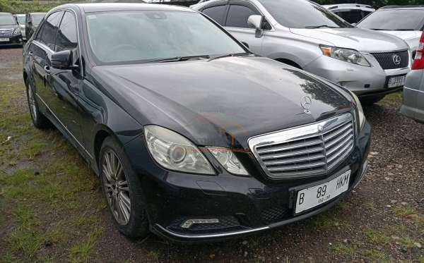 MERCEDES BENZ E 300 CKD AT