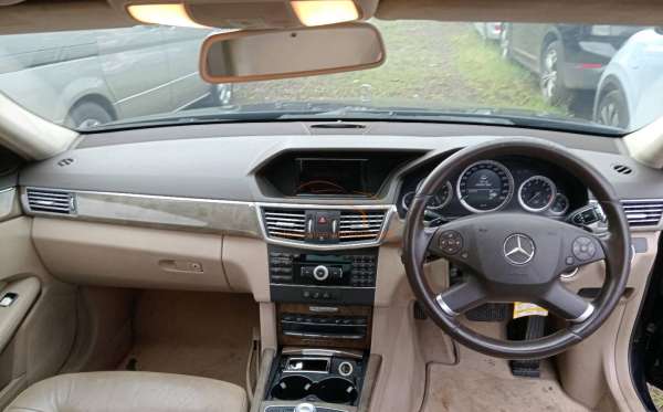 MERCEDES BENZ E 300 CKD AT