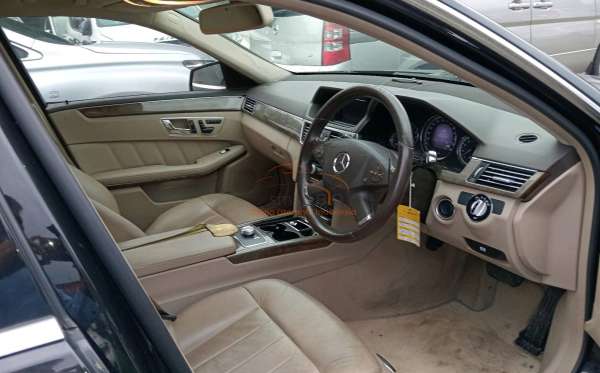 MERCEDES BENZ E 300 CKD AT