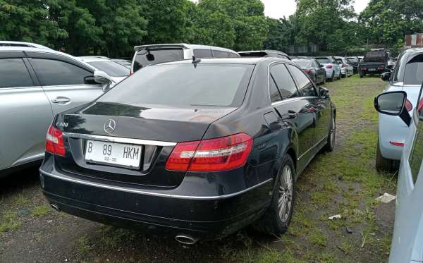 MERCEDES BENZ E 300 CKD AT