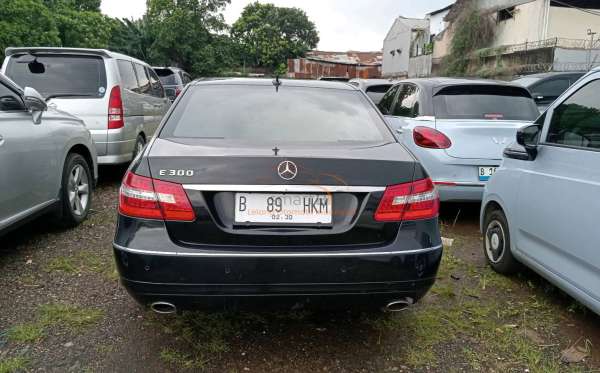 MERCEDES BENZ E 300 CKD AT