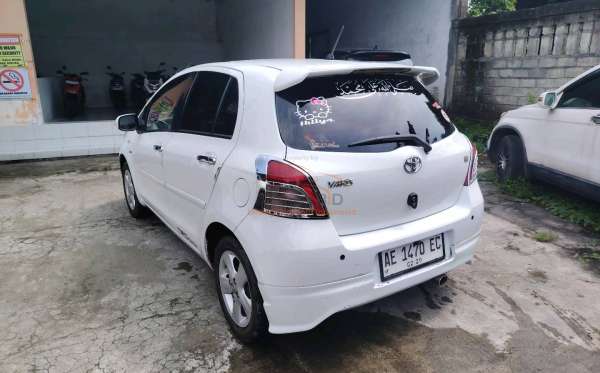 TOYOTA YARIS J