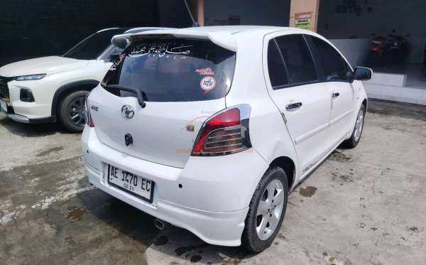 TOYOTA YARIS J