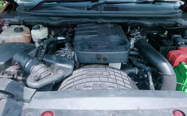 FORD EVEREST 2.2L TITANIUM 4X2 AT