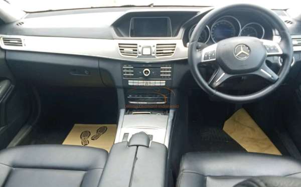 MERCEDES BENZ E 200