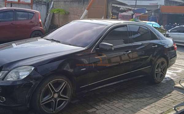 MERCEDES BENZ E 200