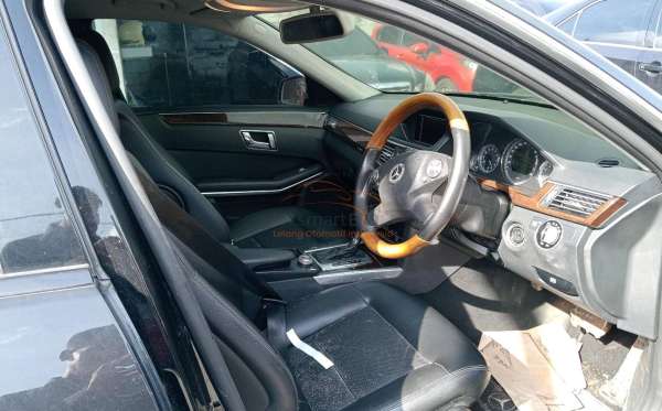 MERCEDES BENZ E 200