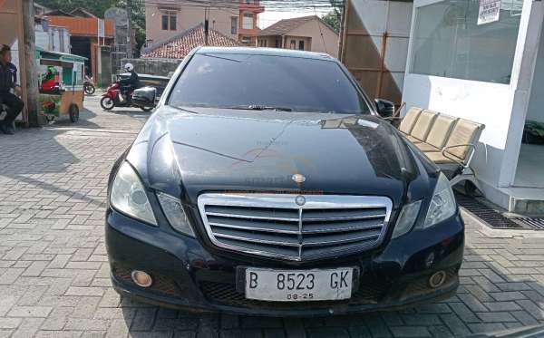 MERCEDES BENZ E 200